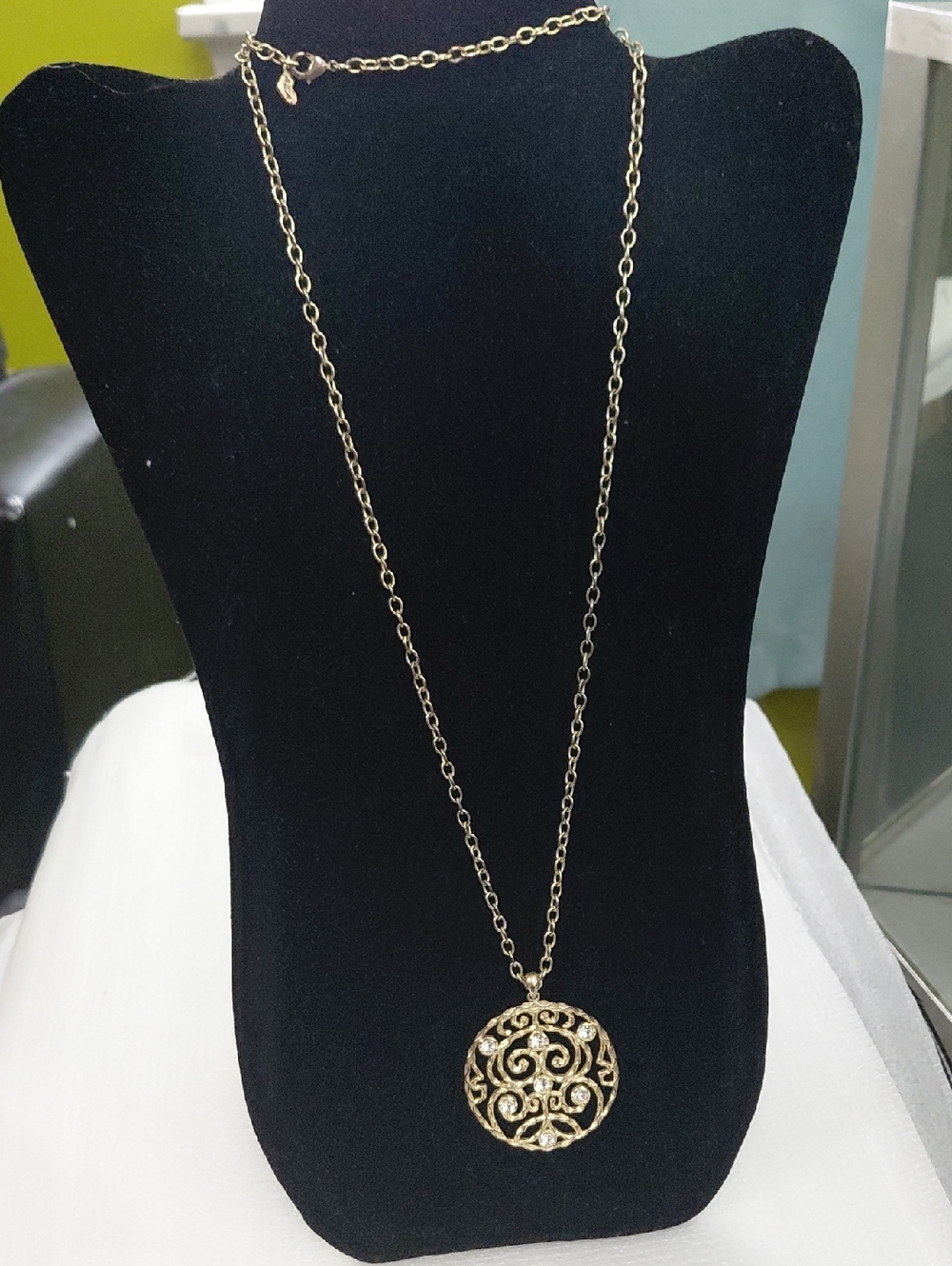 Delicate Gold Filigree Round Pendant Necklace - Women's Gold Necklace